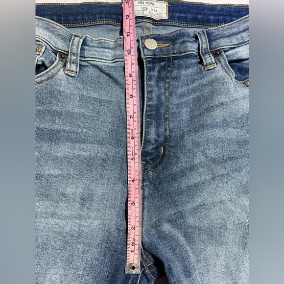❤️Host Pick❤️ Free People Great Heights Frayed Jeans - Picture 4 of 8